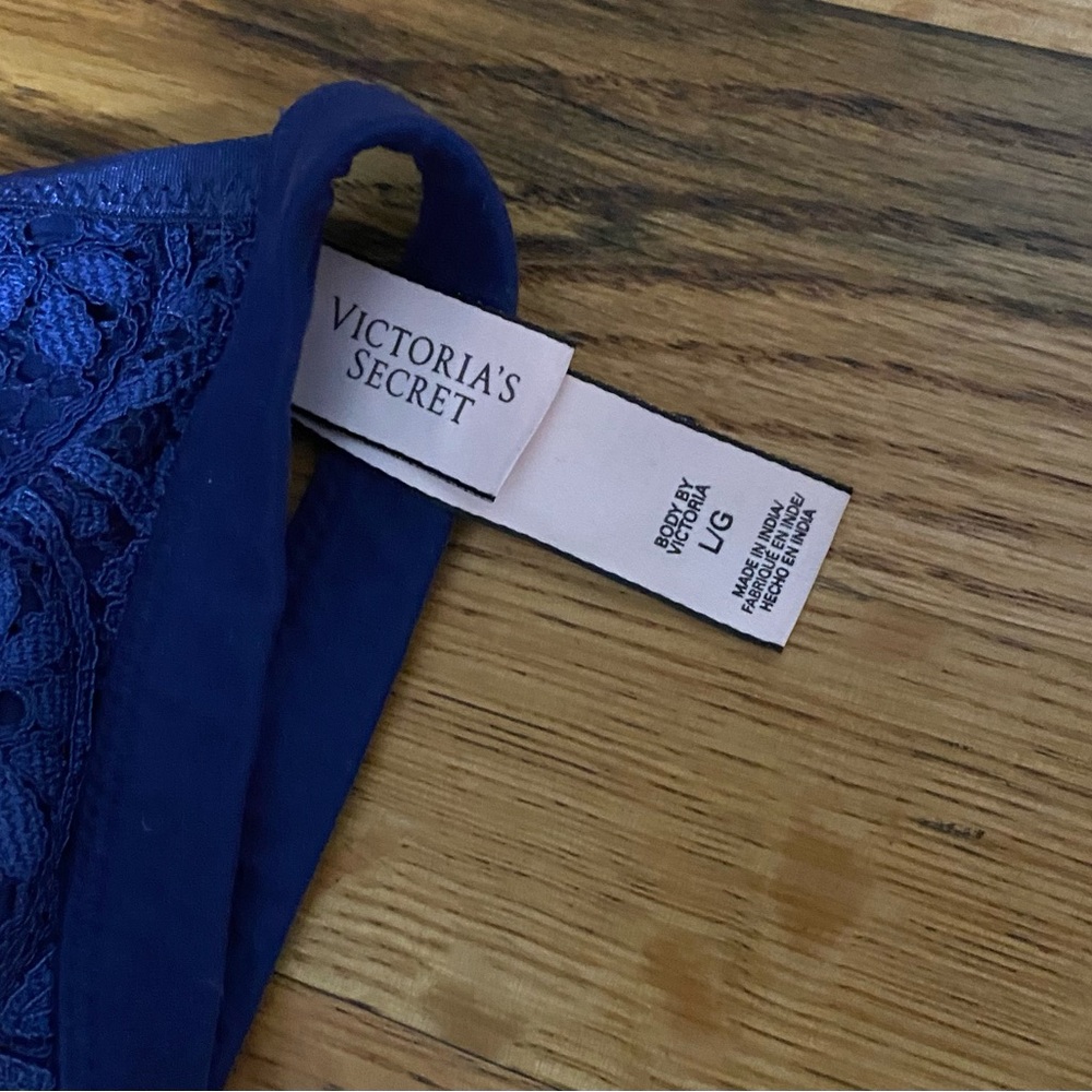Victorias Secret Women’s L Lace Racerback Wireless Padded Bralette Navy Blue - Picture 3 of 4